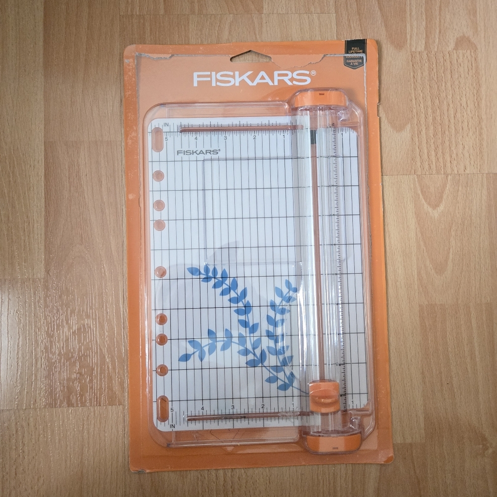 Fiskars Surecut Paper Trimmer Cutter